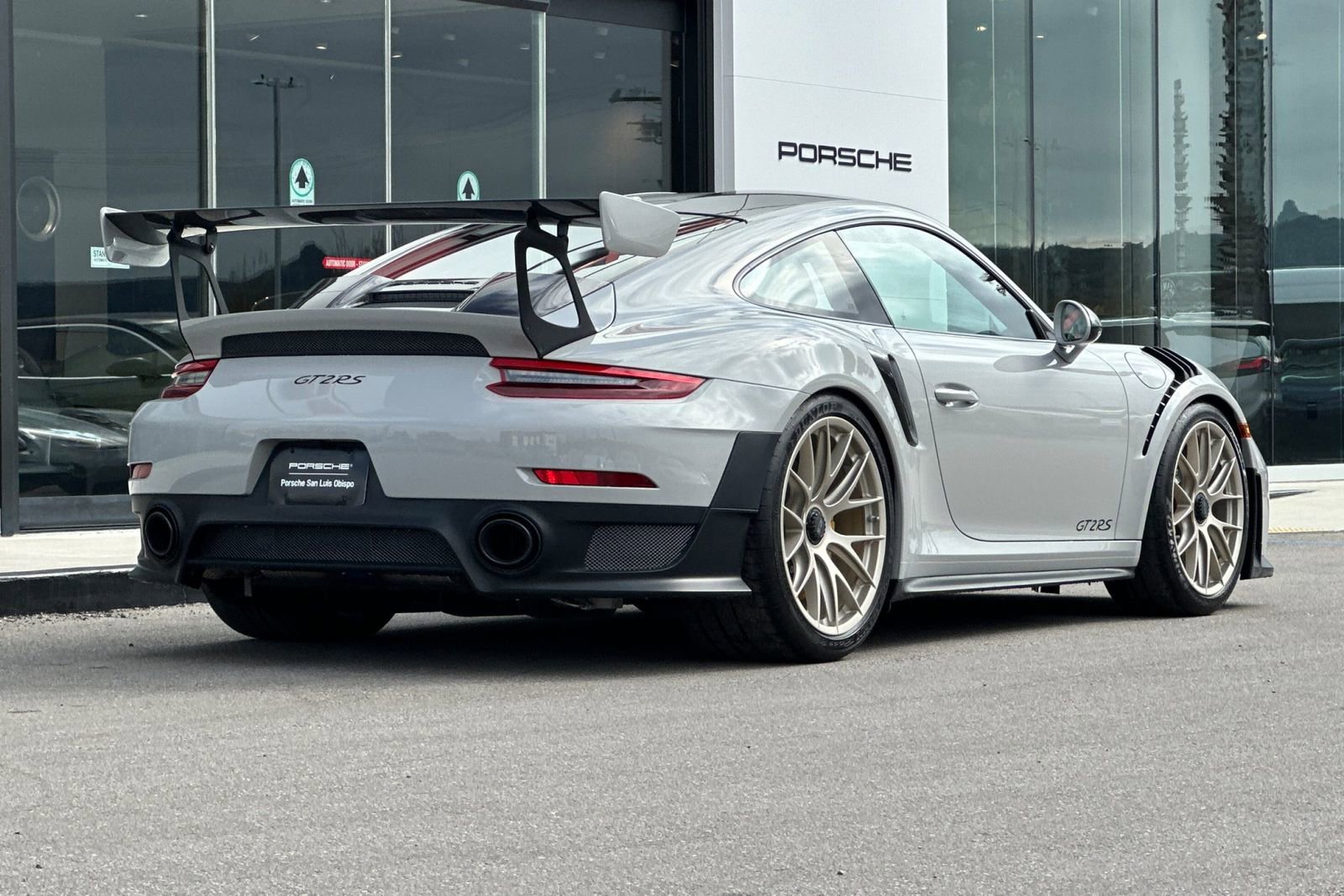 Used 2018 Porsche 911 GT2 RS image 8