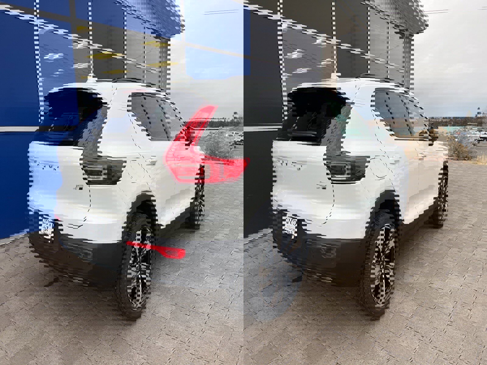 New 2026 Volvo XC40 B5 Ultra w/ Climate Package image 3