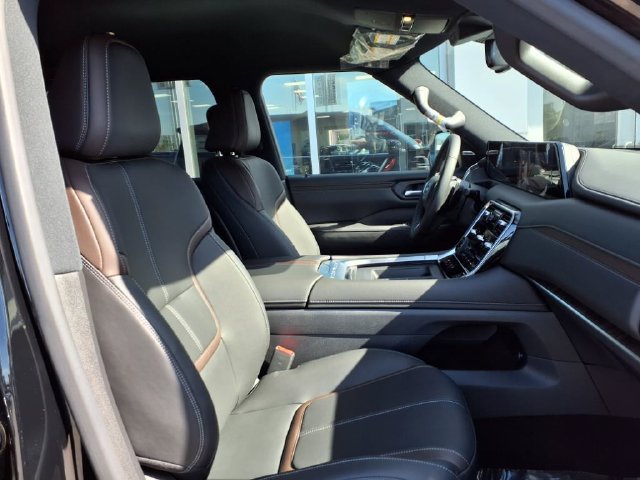 New 2026 Nissan Armada SL w/ Captain's Chari Seat Package RWD image 6
