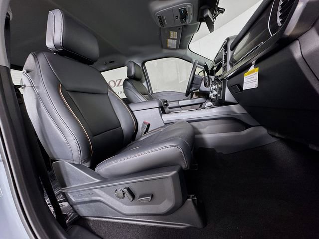 New 2026 Ford F250 Lariat w/ Chrome Package image 29