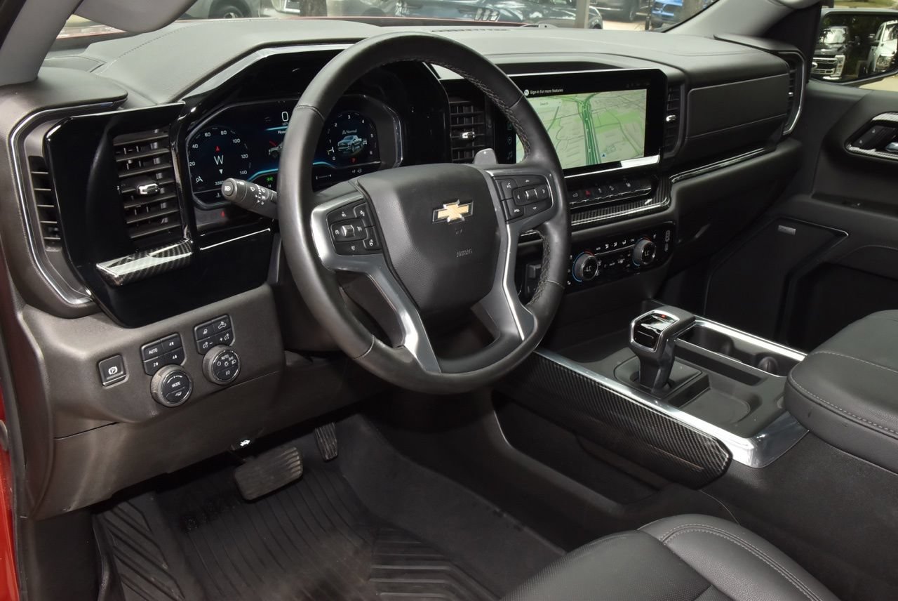 Used 2025 Chevrolet Silverado 1500 LTZ AWD/4WD image 34