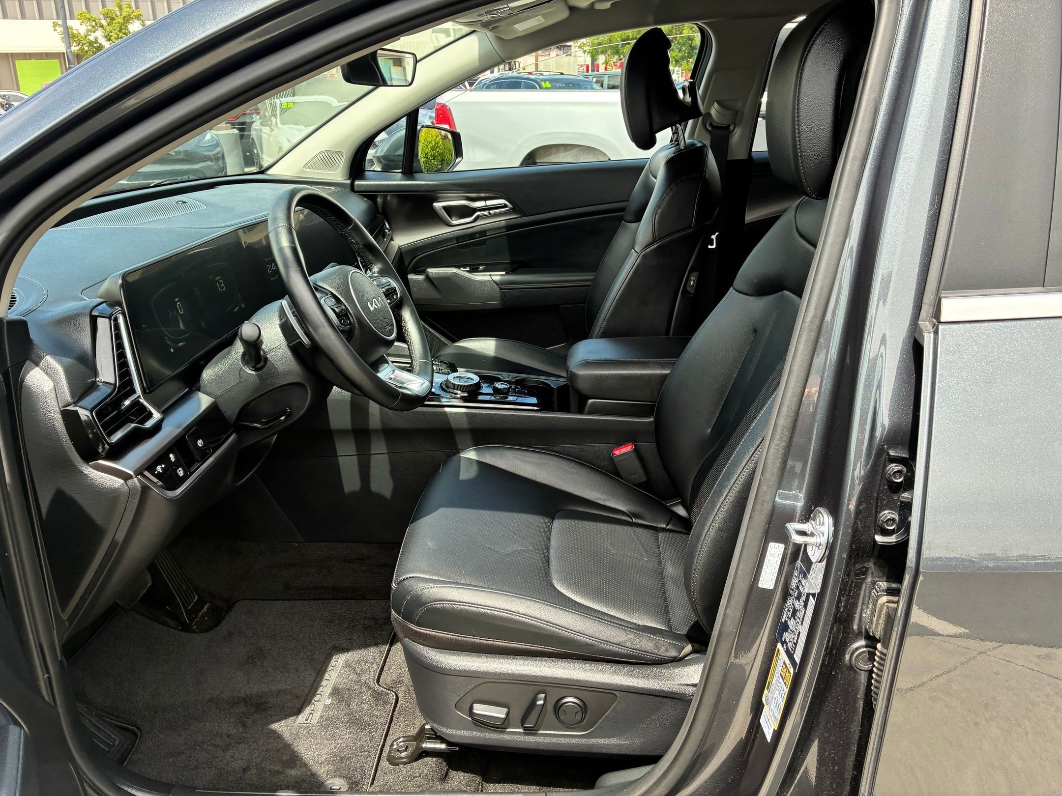 Used 2025 Kia Sportage EX AWD/4WD image 17