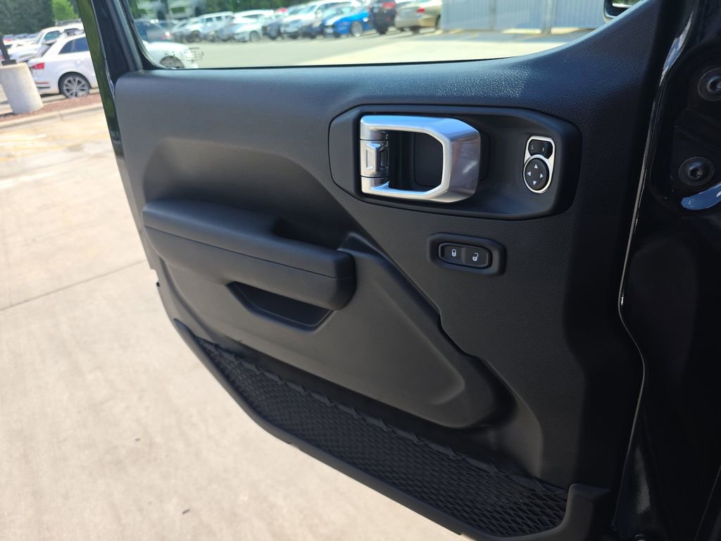 New 2026 Jeep Wrangler Unlimited Rubicon AWD/4WD image 26