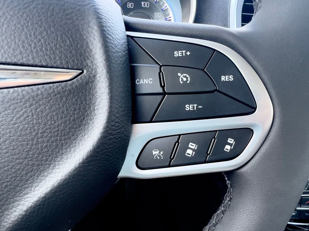 Used 2023 Chrysler 300 Touring w/ Safetytec Plus Group image 22