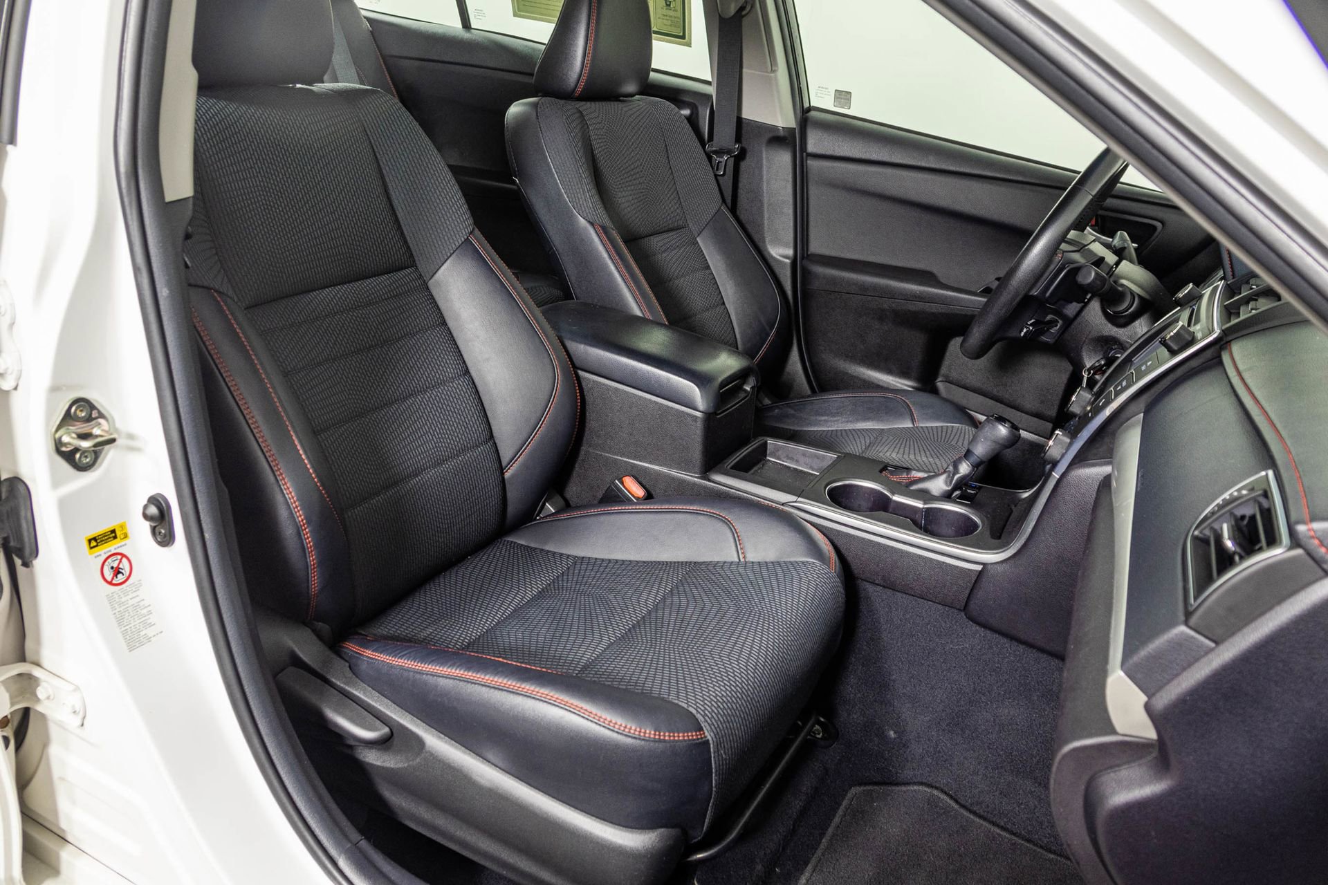 Used 2017 Toyota Camry SE FWD image 38