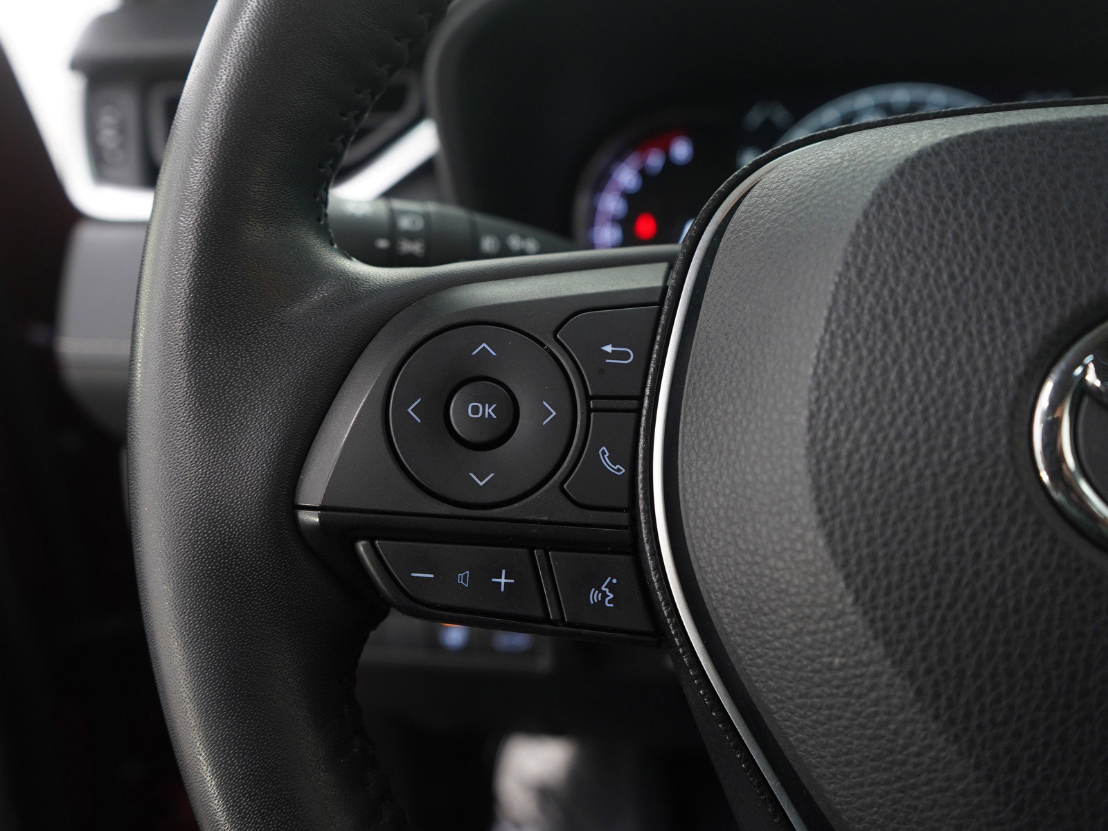 Used 2020 Toyota RAV4 Limited image 28