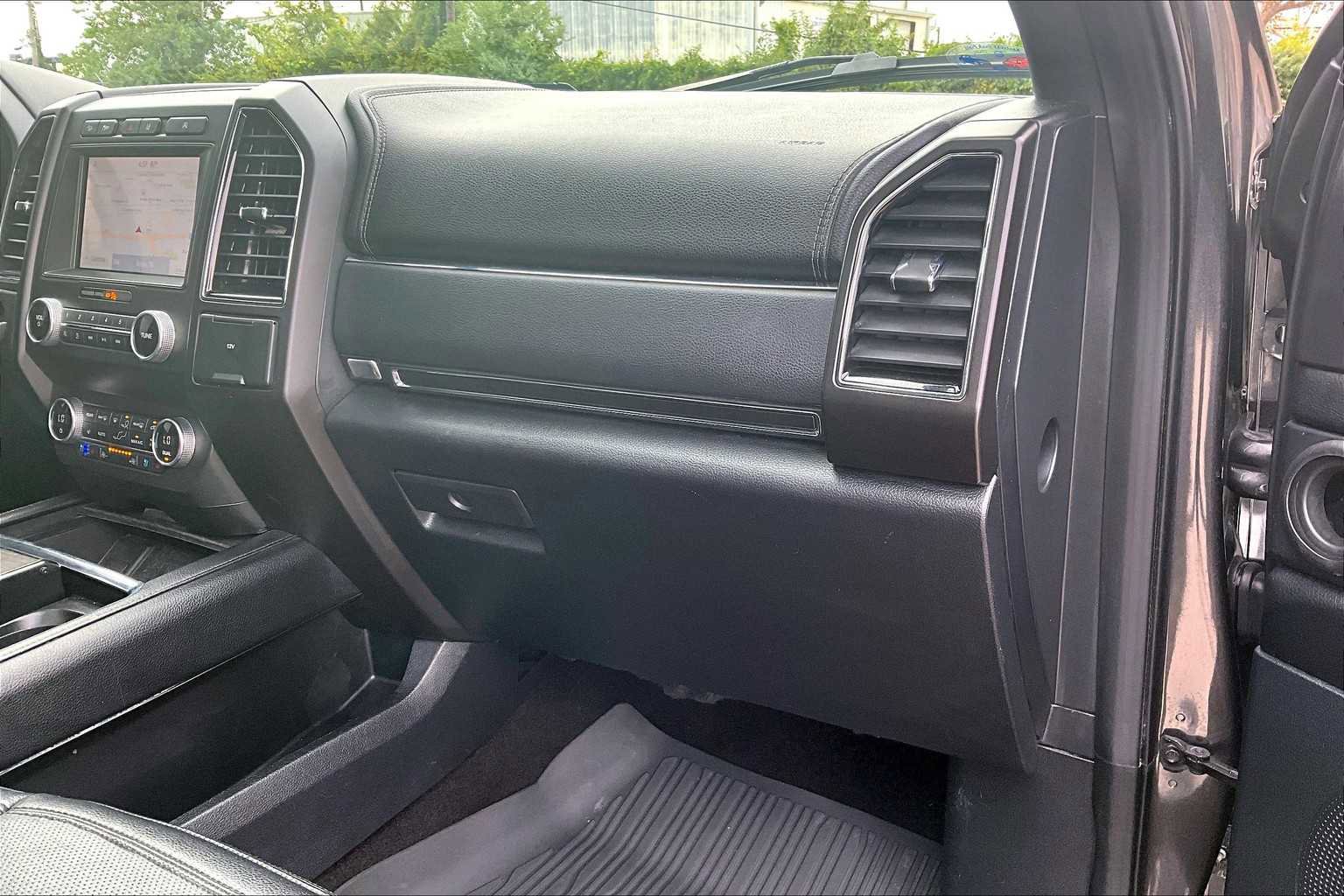 Used 2021 Ford Expedition Max Limited image 19