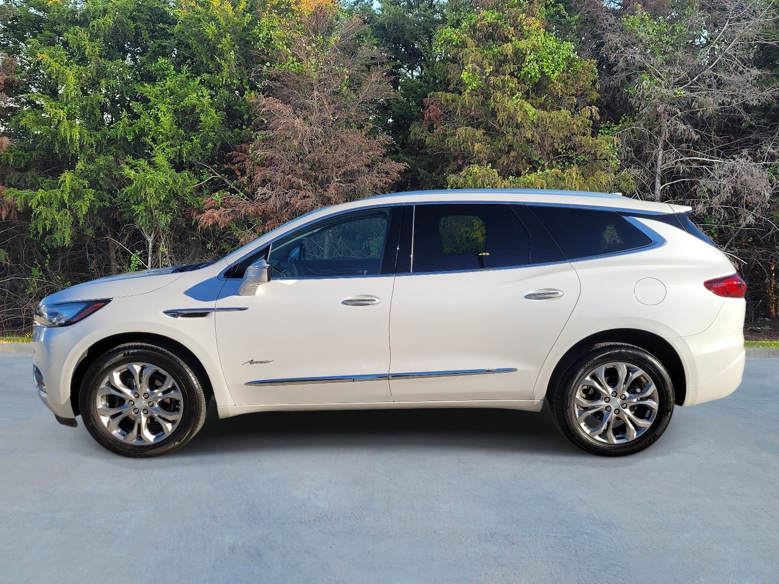 Used 2021 Buick Enclave Avenir w/ Avenir Technology Package FWD image 22