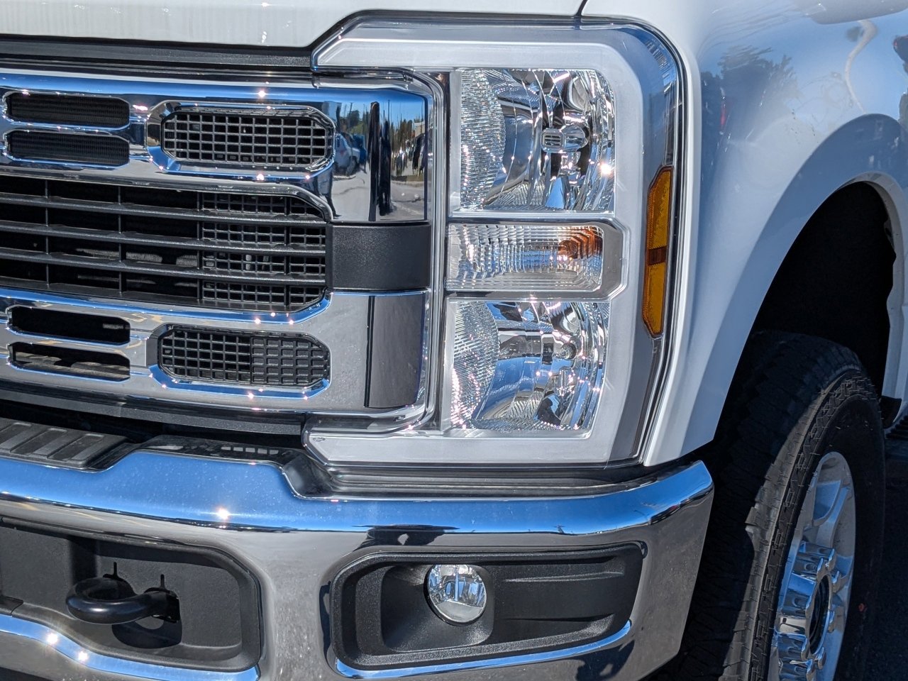 New 2025 Ford F350 XLT w/ FX4 Off-Road Package image 9