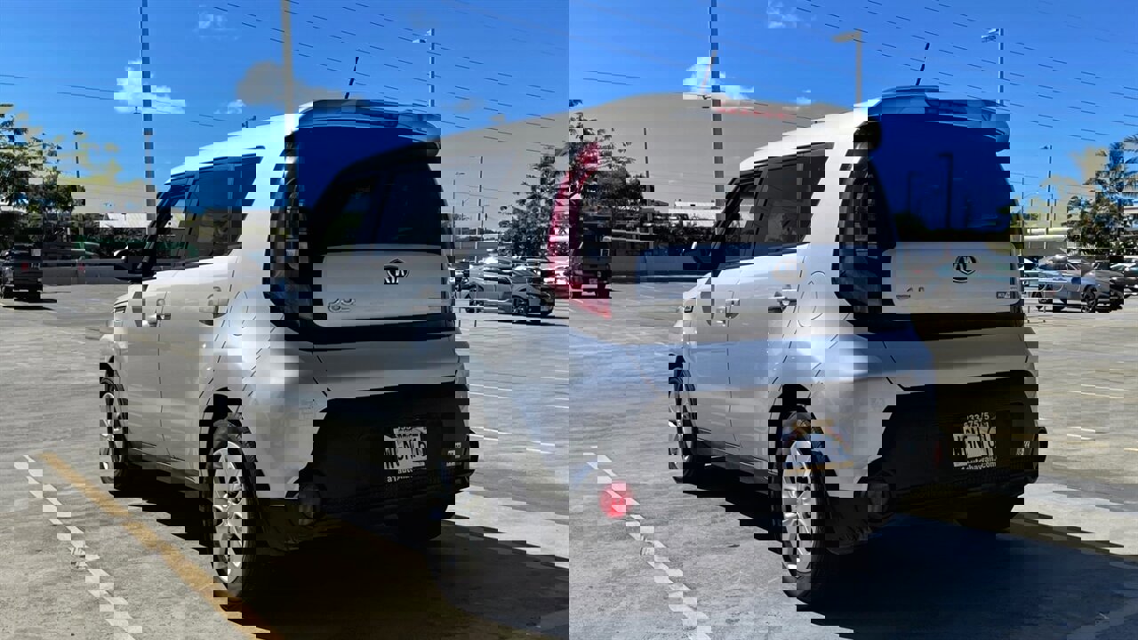 Used 2015 Kia Soul + image 3