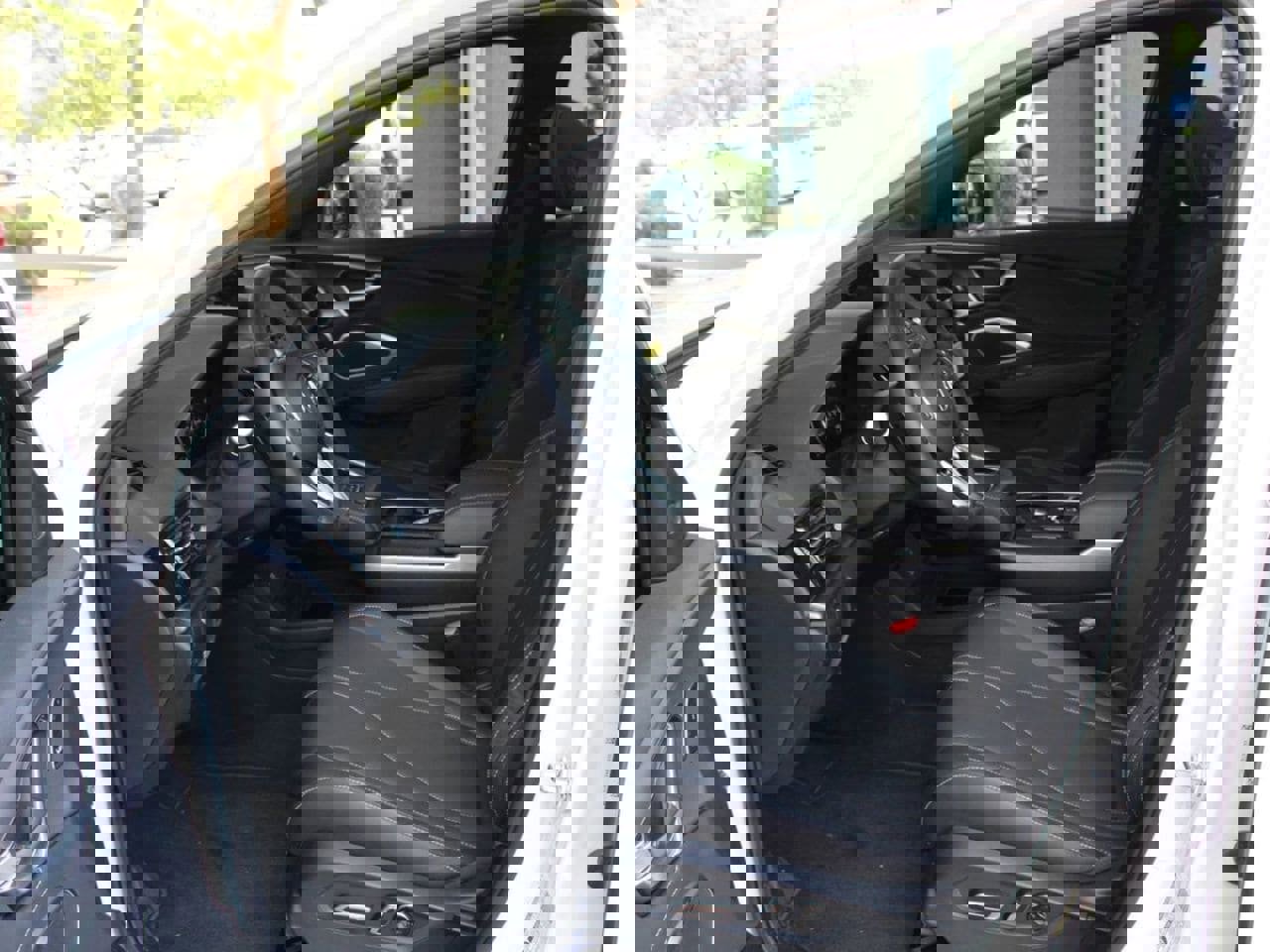 Used 2025 Acura RDX SH-AWD image 9