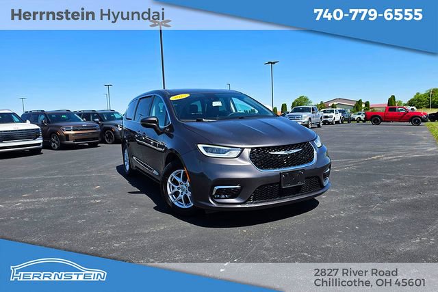 Used 2023 Chrysler Pacifica Touring-L FWD image 1