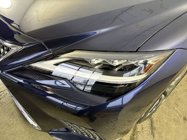 Certified 2023 Lexus LS 500h AWD w/ Luxury Package image 28