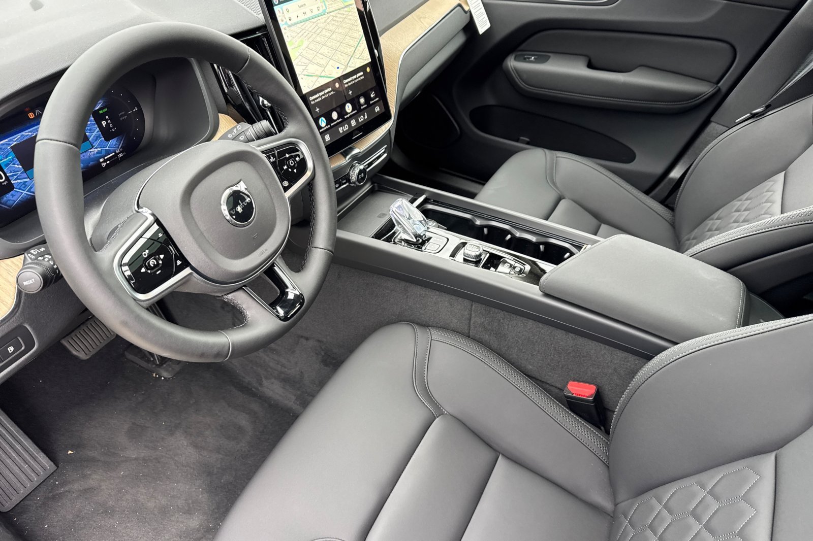 New 2026 Volvo XC60 T8 Plus w/ Climate Package AWD/4WD image 9
