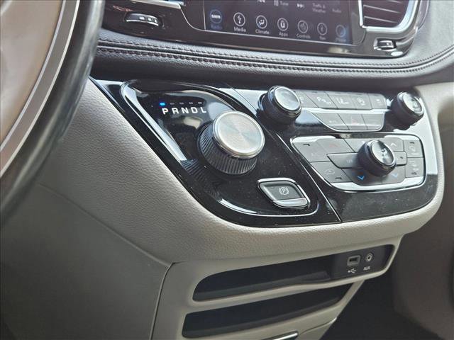 Used 2019 Chrysler Pacifica Limited w/ Tire & Wheel Group image 11