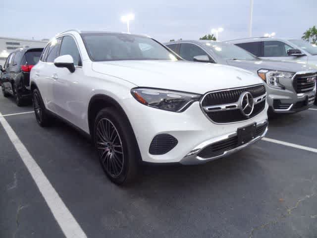 Used 2024 Mercedes-Benz GLC 300 4MATIC image 3