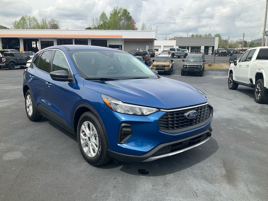 Certified 2023 Ford Escape Active w/ Cold Weather Package image 3