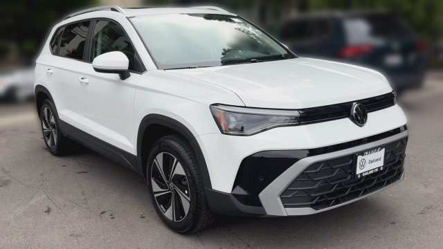 New 2026 Volkswagen Taos SE AWD/4WD image 2