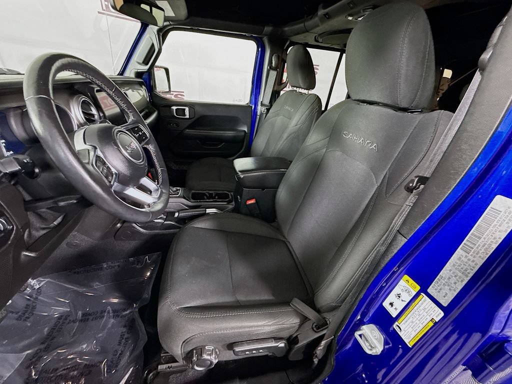 Used 2018 Jeep Wrangler Unlimited Sahara w/ Dual Top Group AWD/4WD image 25