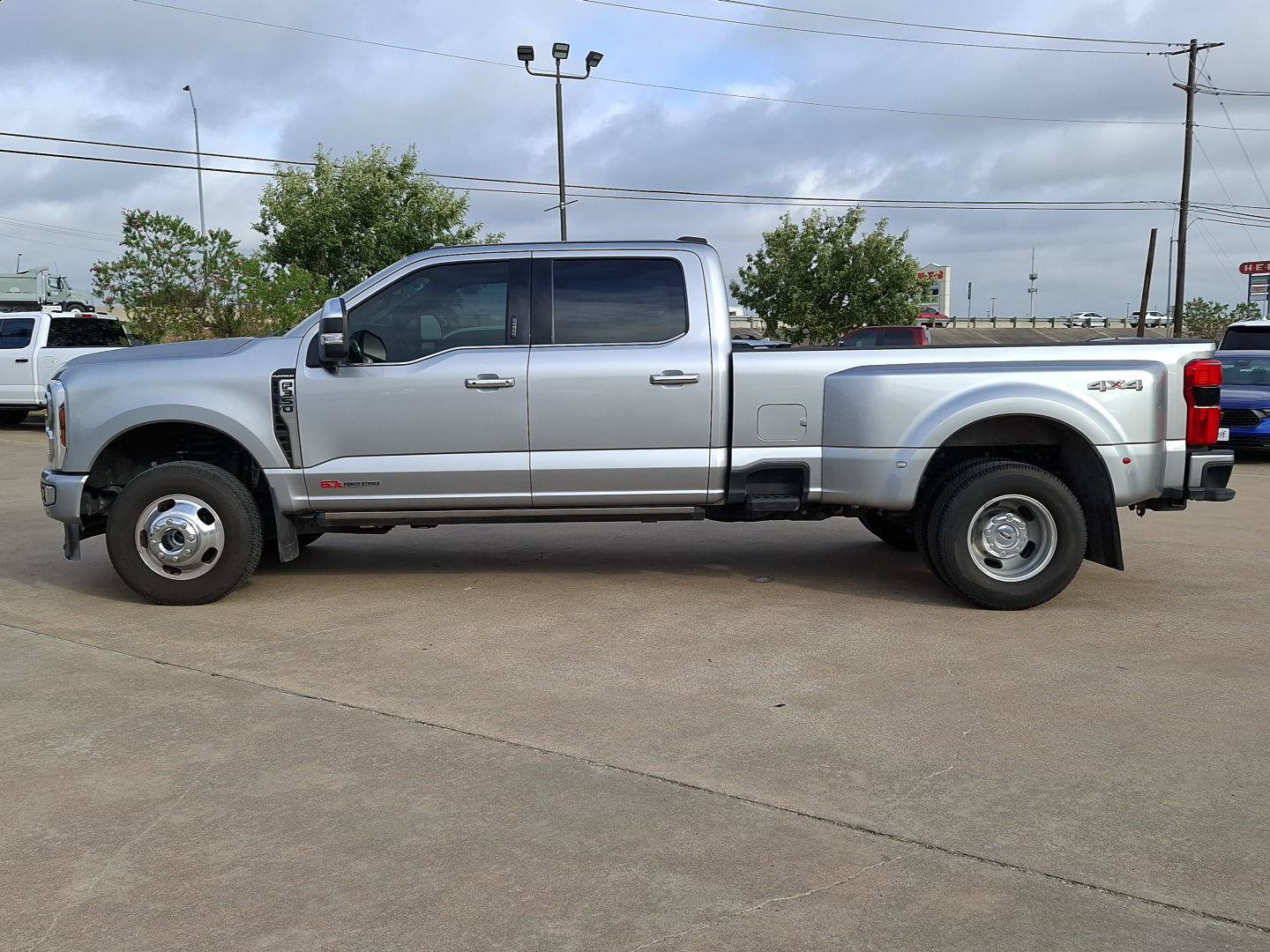 Used 2024 Ford F350 Platinum w/ Camper Package AWD/4WD image 31