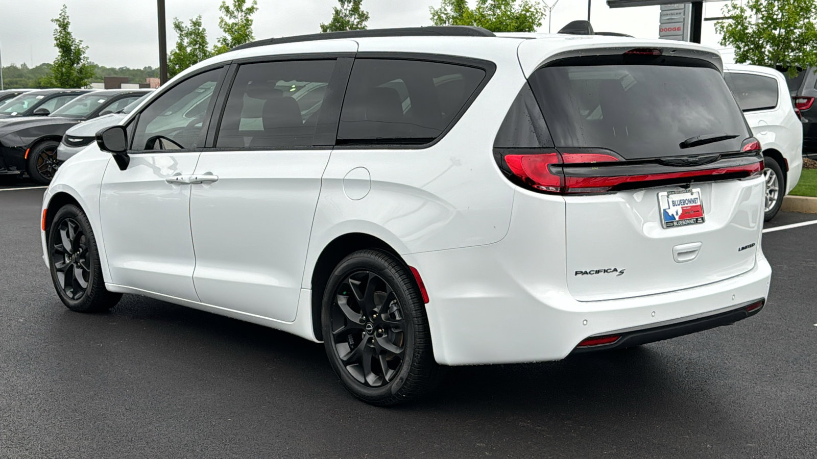 New 2026 Chrysler Pacifica Limited FWD image 7