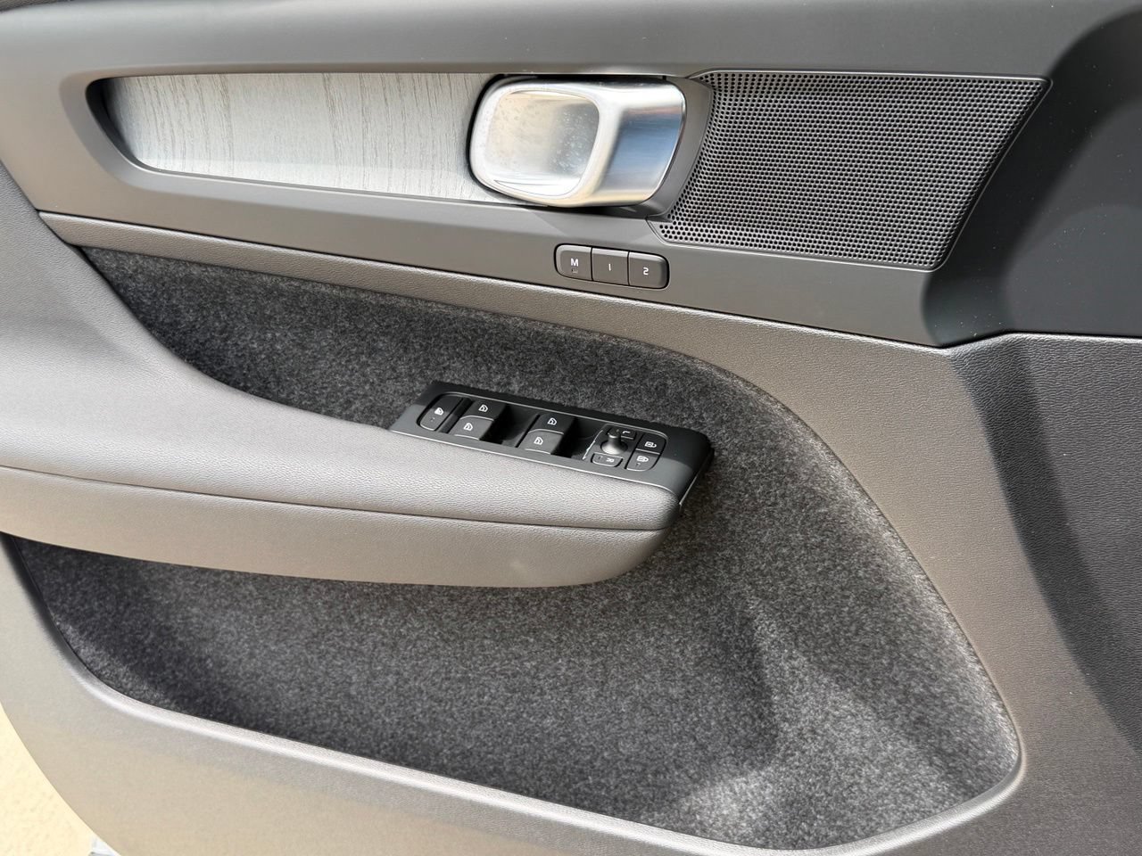 New 2026 Volvo XC40 B4 Core w/ Climate Package FWD image 18