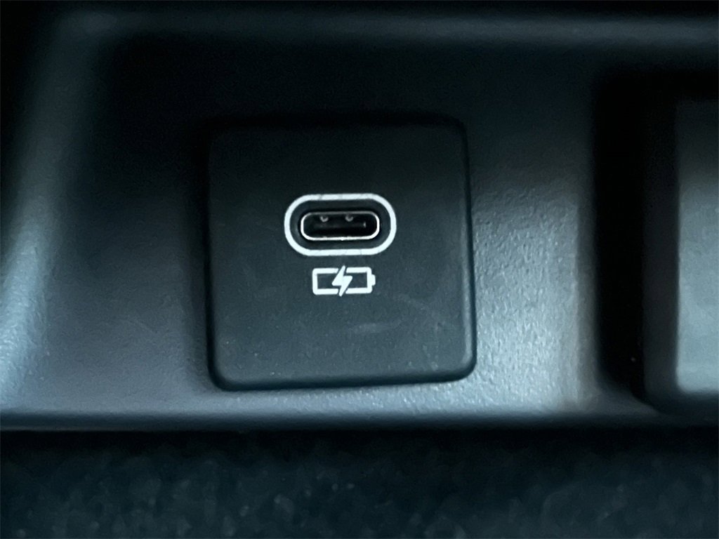 Used 2024 Land Rover Range Rover Sport SE image 26