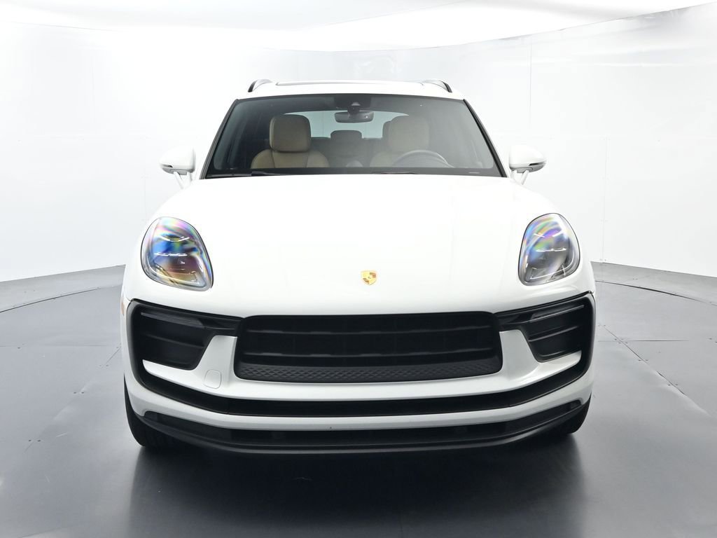 Certified 2022 Porsche Macan AWD/4WD image 18