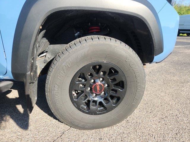Used 2018 Toyota Tacoma TRD Pro AWD/4WD image 9