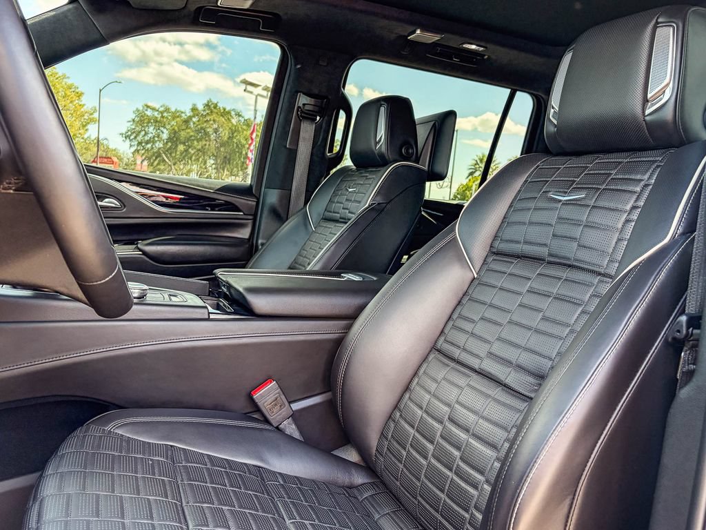 Used 2024 Cadillac Escalade ESV V AWD/4WD image 38