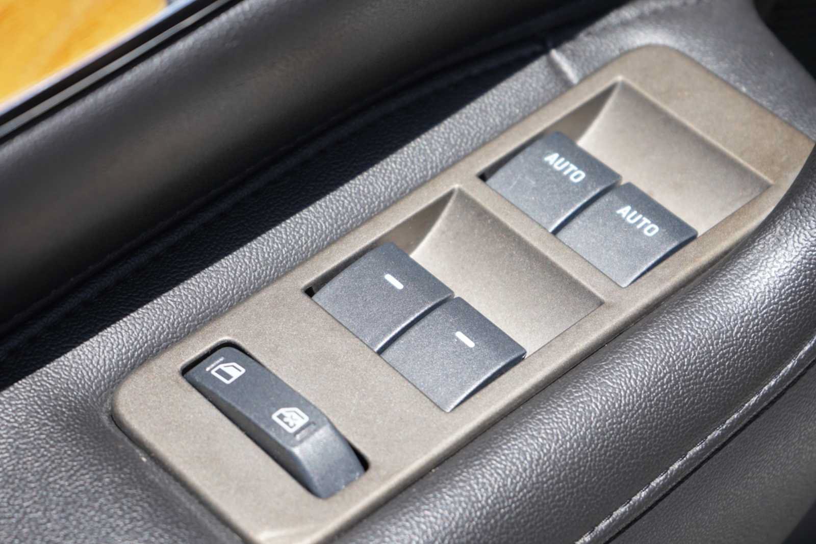 Used 2015 Lincoln MKX FWD w/ Equipment Group 102A image 18