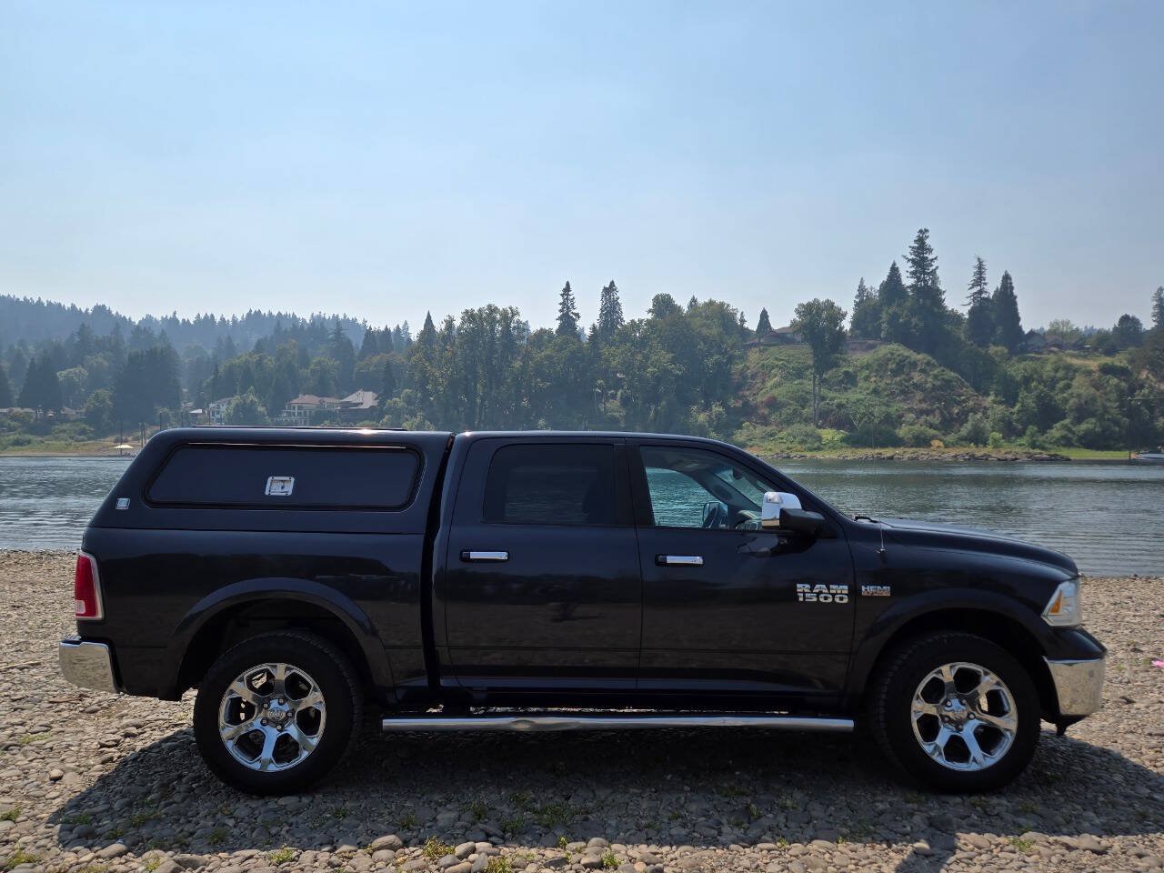 Used 2015 RAM 1500 Laramie w/ Convenience Group AWD/4WD image 4