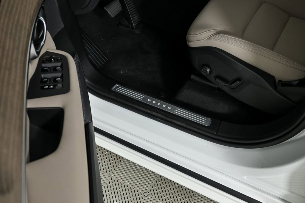 Certified 2026 Volvo XC90 B6 Plus w/ Protection Package Premier image 10