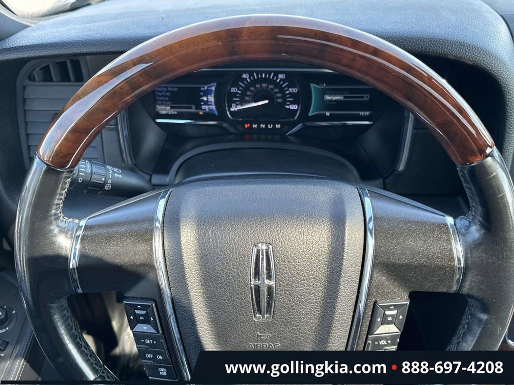 Used 2015 Lincoln Navigator L 4WD image 21