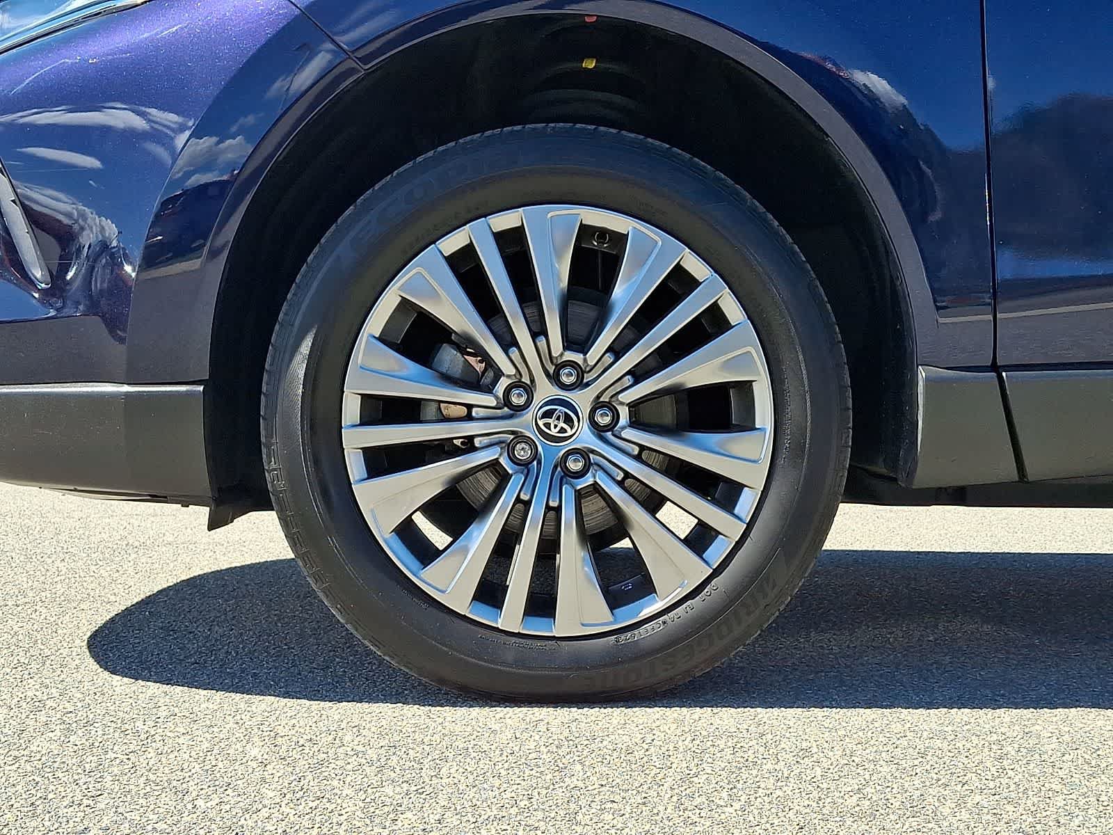 Certified 2023 Toyota Venza Limited AWD/4WD image 11