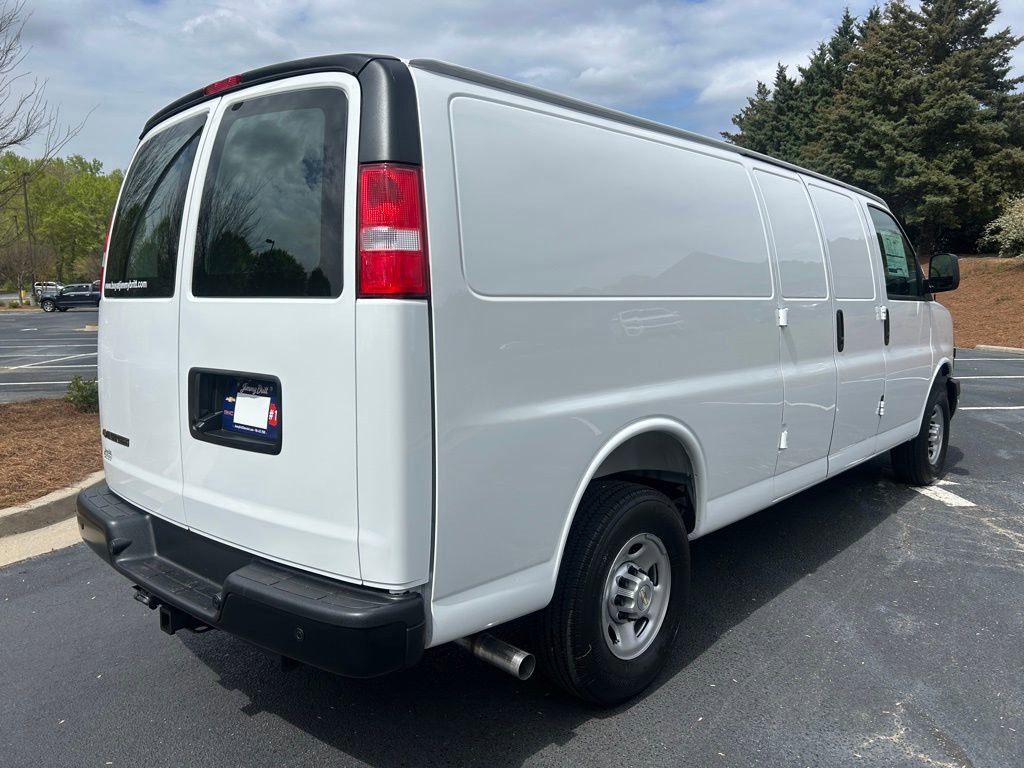 New 2026 Chevrolet Express 2500 Extended image 13