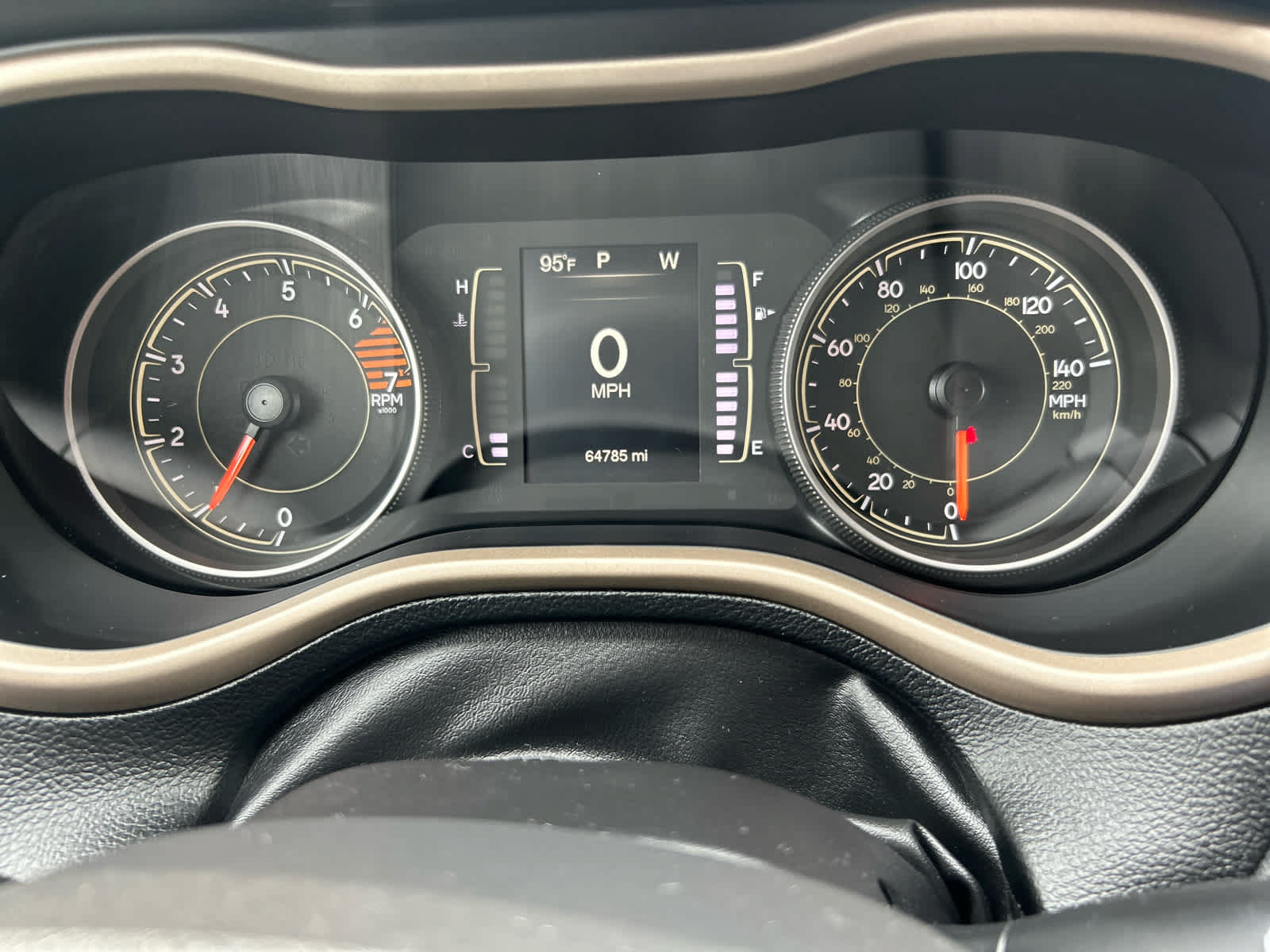 Used 2018 Jeep Cherokee Latitude w/ Safety Group AWD/4WD image 14