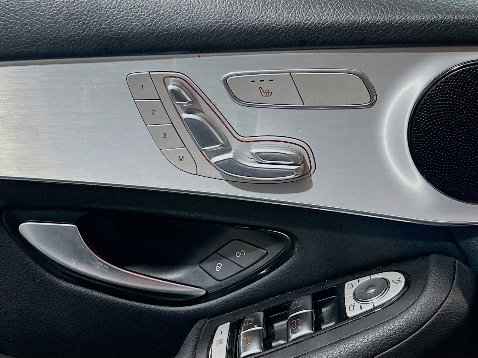 Used 2019 Mercedes-Benz GLC 300 4MATIC image 13