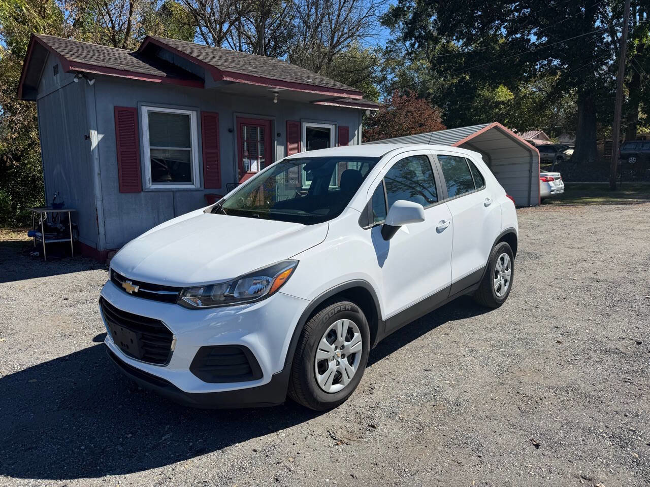 Used 2018 Chevrolet Trax LS image 2