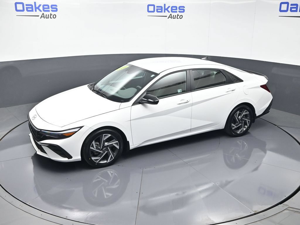 Used 2025 Hyundai Elantra Sport FWD image 44