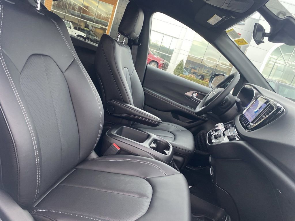 New 2026 Chrysler Voyager LX image 9