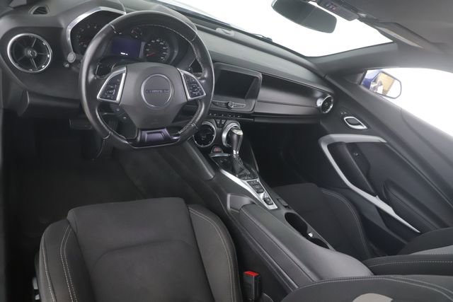 Used 2020 Chevrolet Camaro LT image 17
