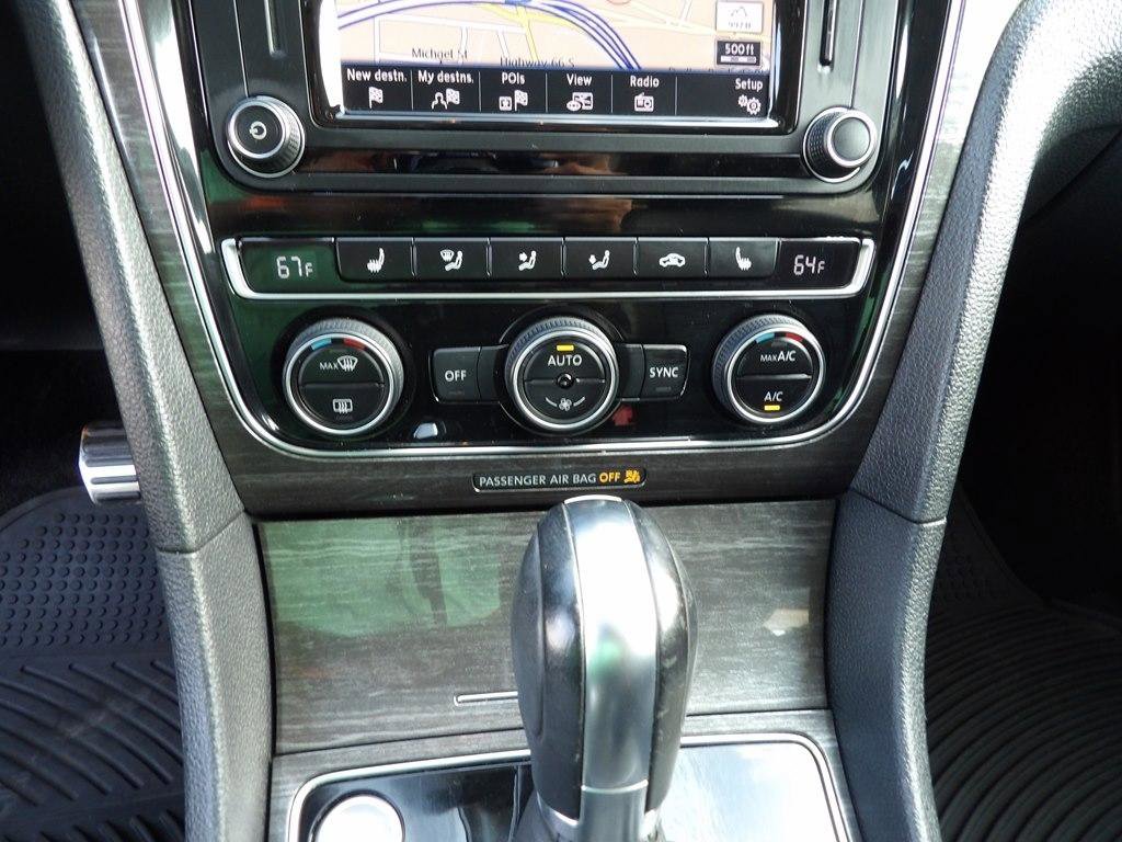 Used 2017 Volkswagen Passat 1.8T SEL Premium FWD image 22