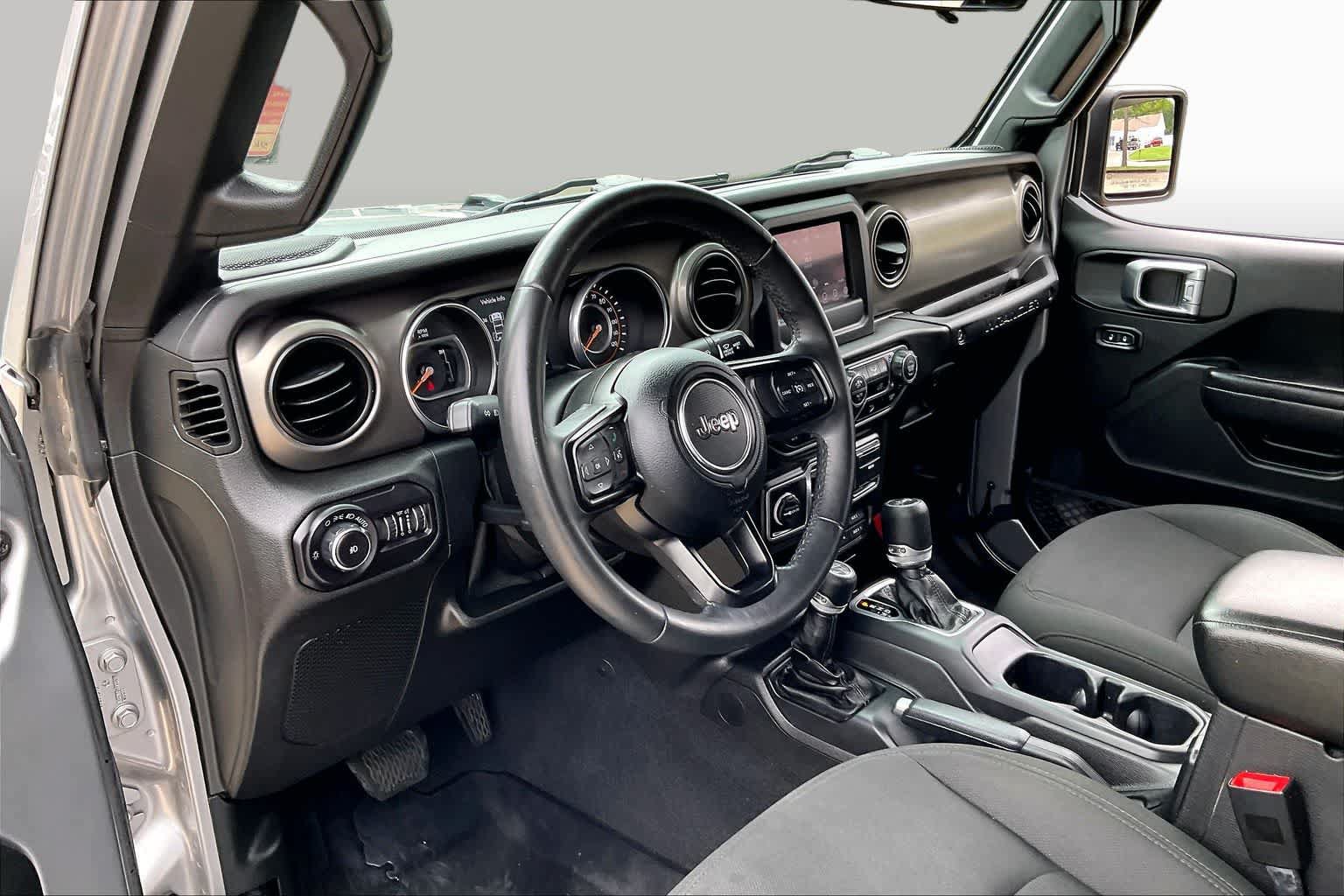 Used 2018 Jeep Wrangler Unlimited Sport S AWD/4WD image 16
