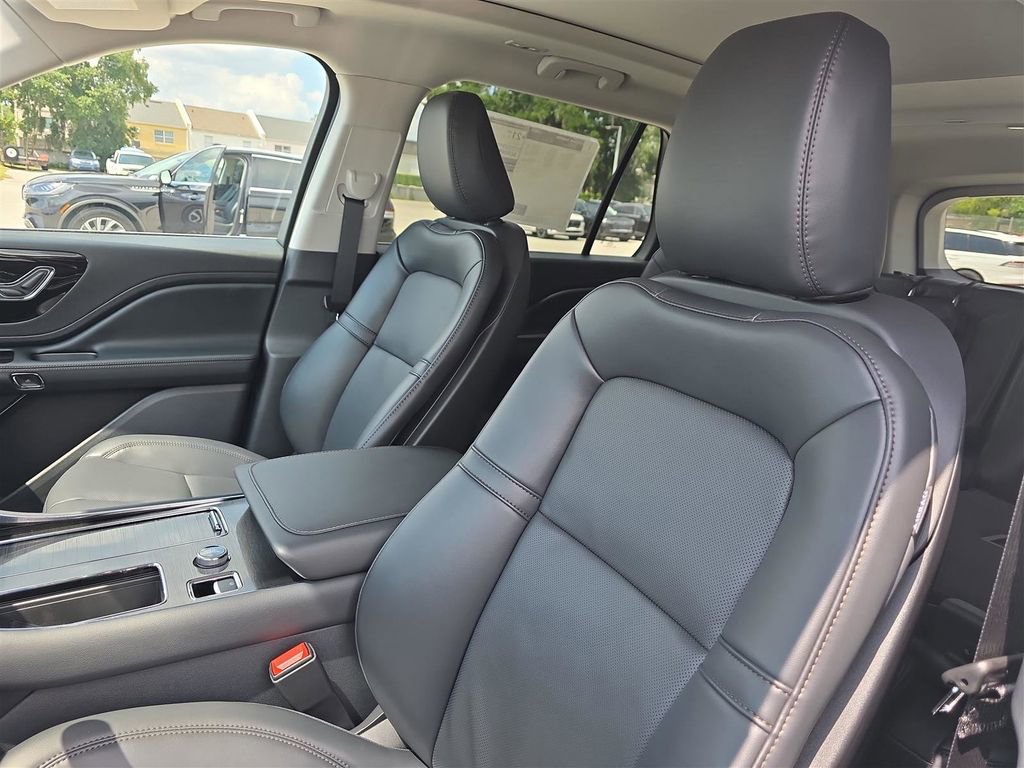 New 2025 Lincoln Aviator 2WD w/ Equipment Group 101A image 17