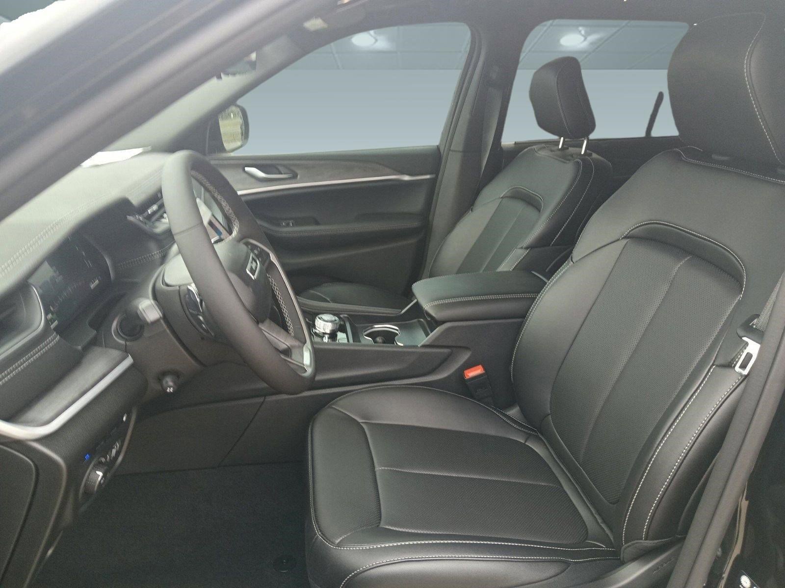 Used 2024 Jeep Grand Cherokee Limited 4xe image 4