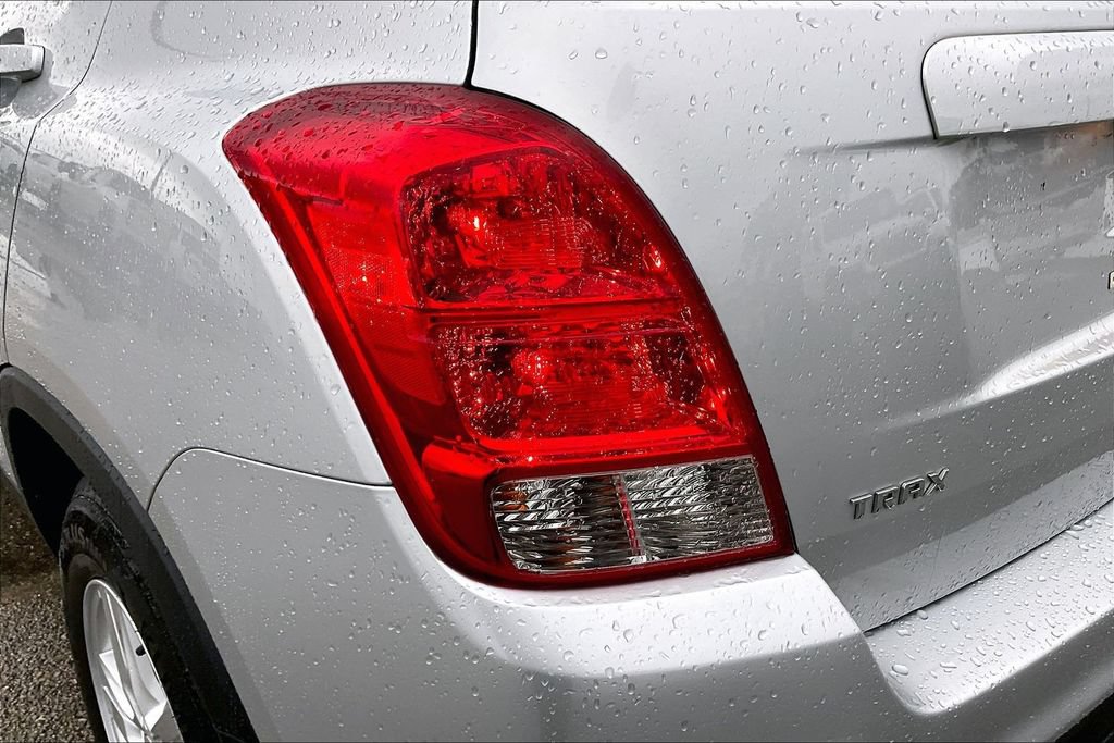 Used 2022 Chevrolet Trax LS w/ Tint and Cruise Package FWD image 20