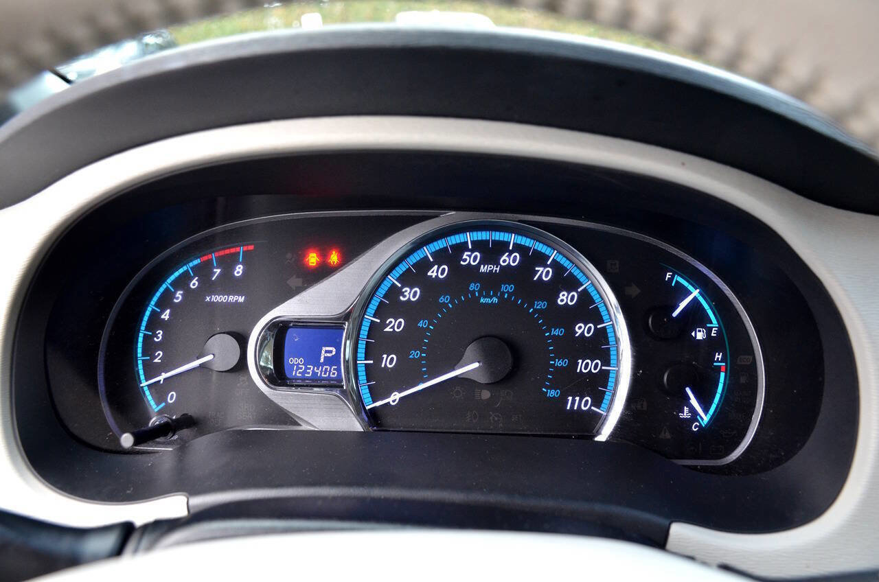 Used 2013 Toyota Sienna XLE image 18