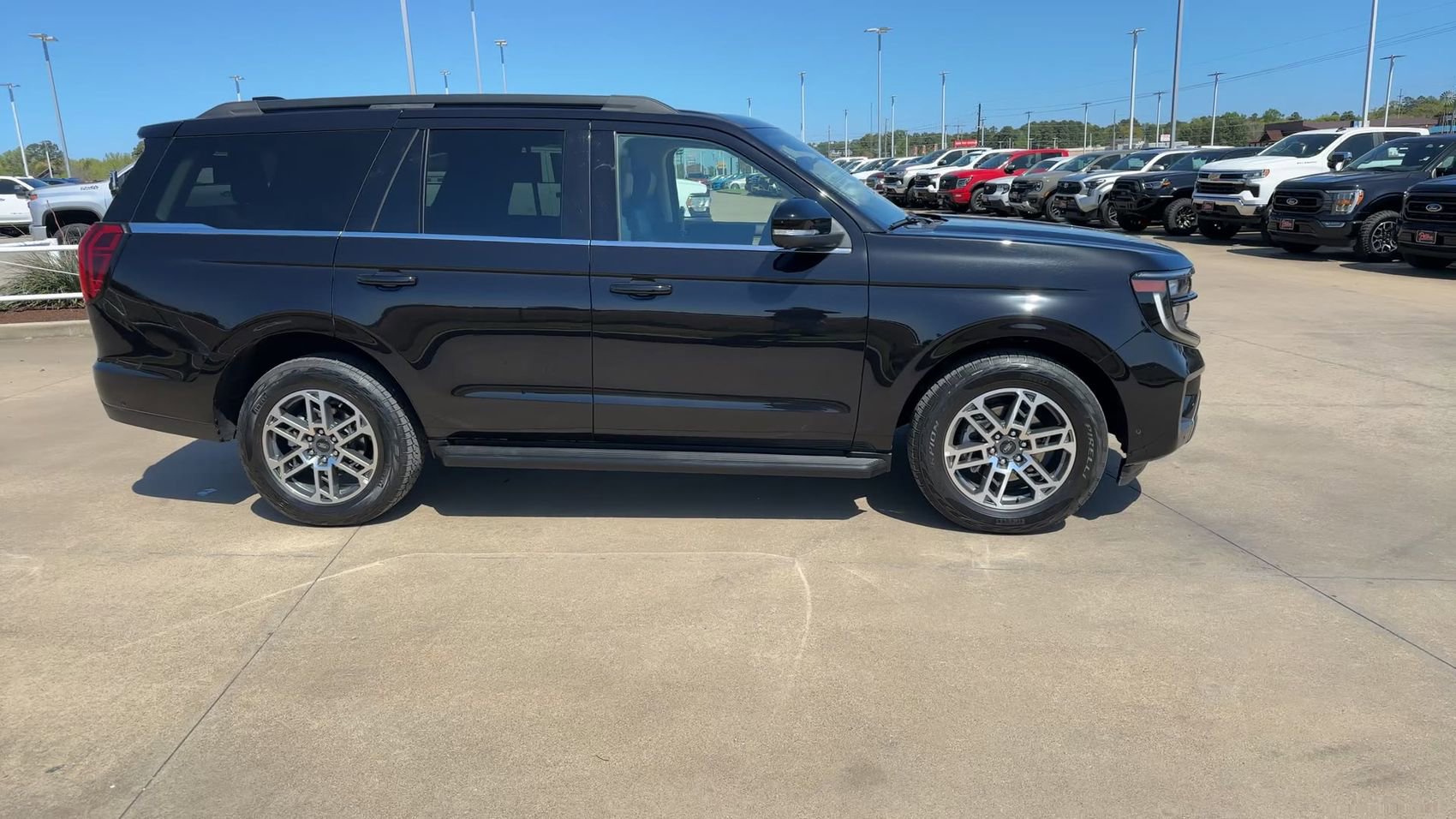 Used 2025 Ford Expedition Active AWD/4WD image 9