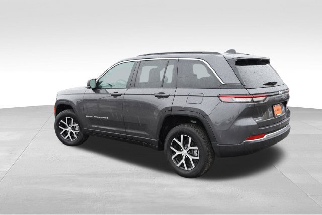 Certified 2024 Jeep Grand Cherokee Limited w/ Luxury Tech Group II AWD/4WD image 9